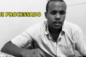 Influenciador é processado após gravar video mostrando os preços absurdo dos produtos em parada de ônibus