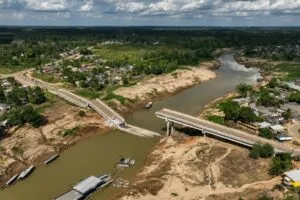 Ponte inaugurada em 2024 de R$ 36 milhões cai e muda o caminho de moradores no Acre