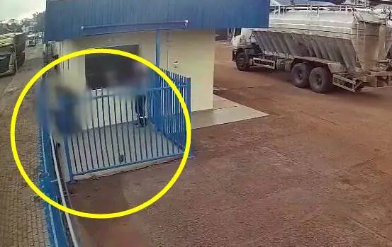 Caminhoneiro esfaqueia colega em briga por grupo de WhatsApp e alega desavenças antigas